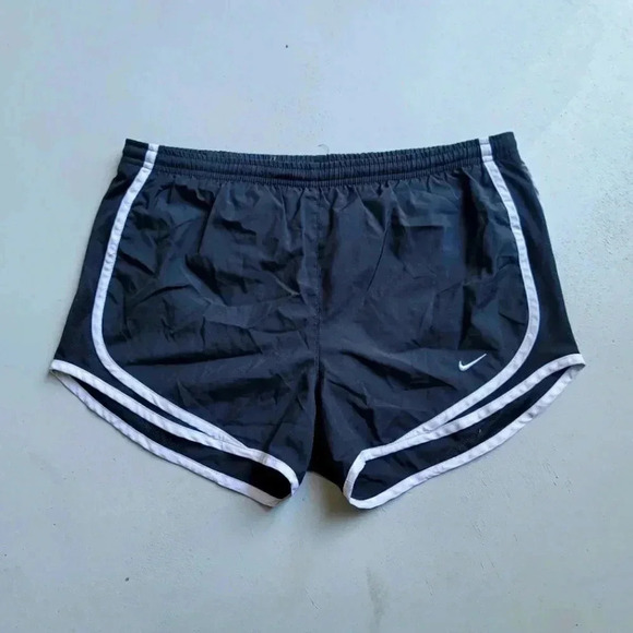 Womens NIKE TEMPO Running Shorts Black/ White Size S (4-6) - Picture 1 of 9